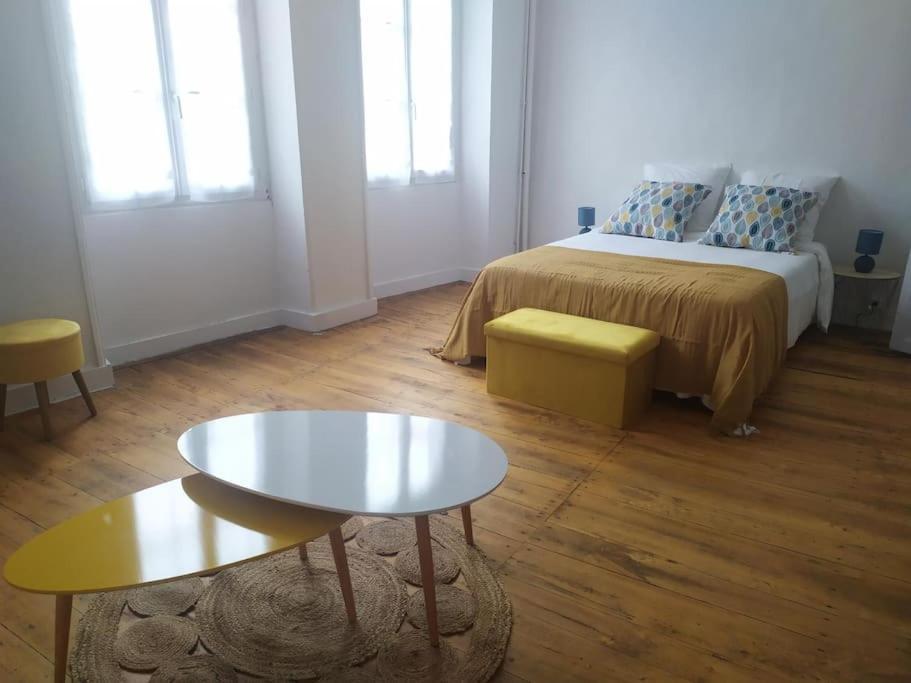 Civray  Maison De Ville Tres Lumineuse מראה חיצוני תמונה