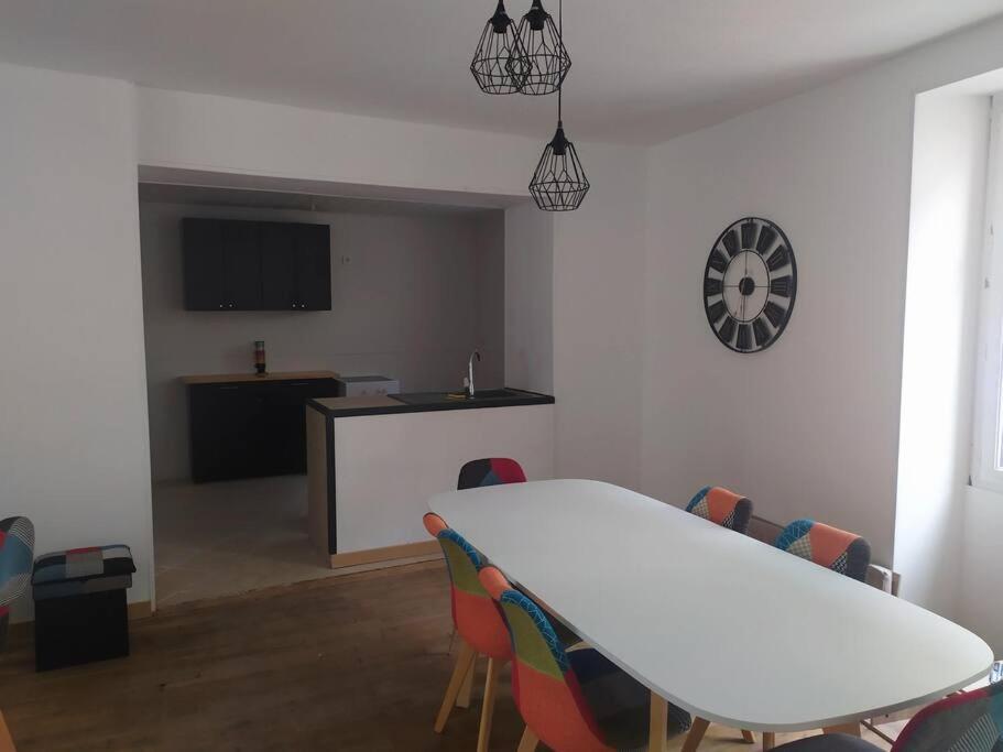 Civray  Maison De Ville Tres Lumineuse מראה חיצוני תמונה